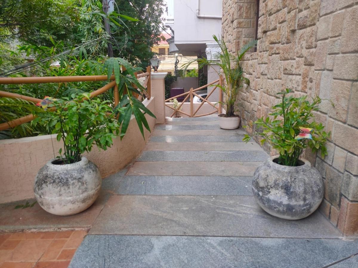 Nomads Nest Hyderabad Exterior foto